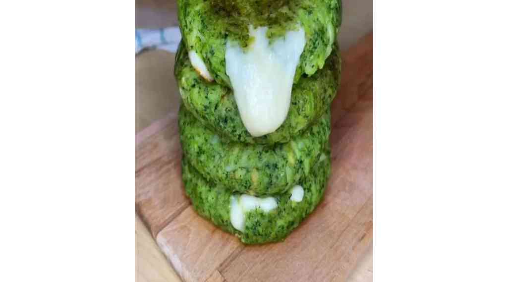 BROCCOLO SHOULDERS ONLY 3 INGREDIENTS