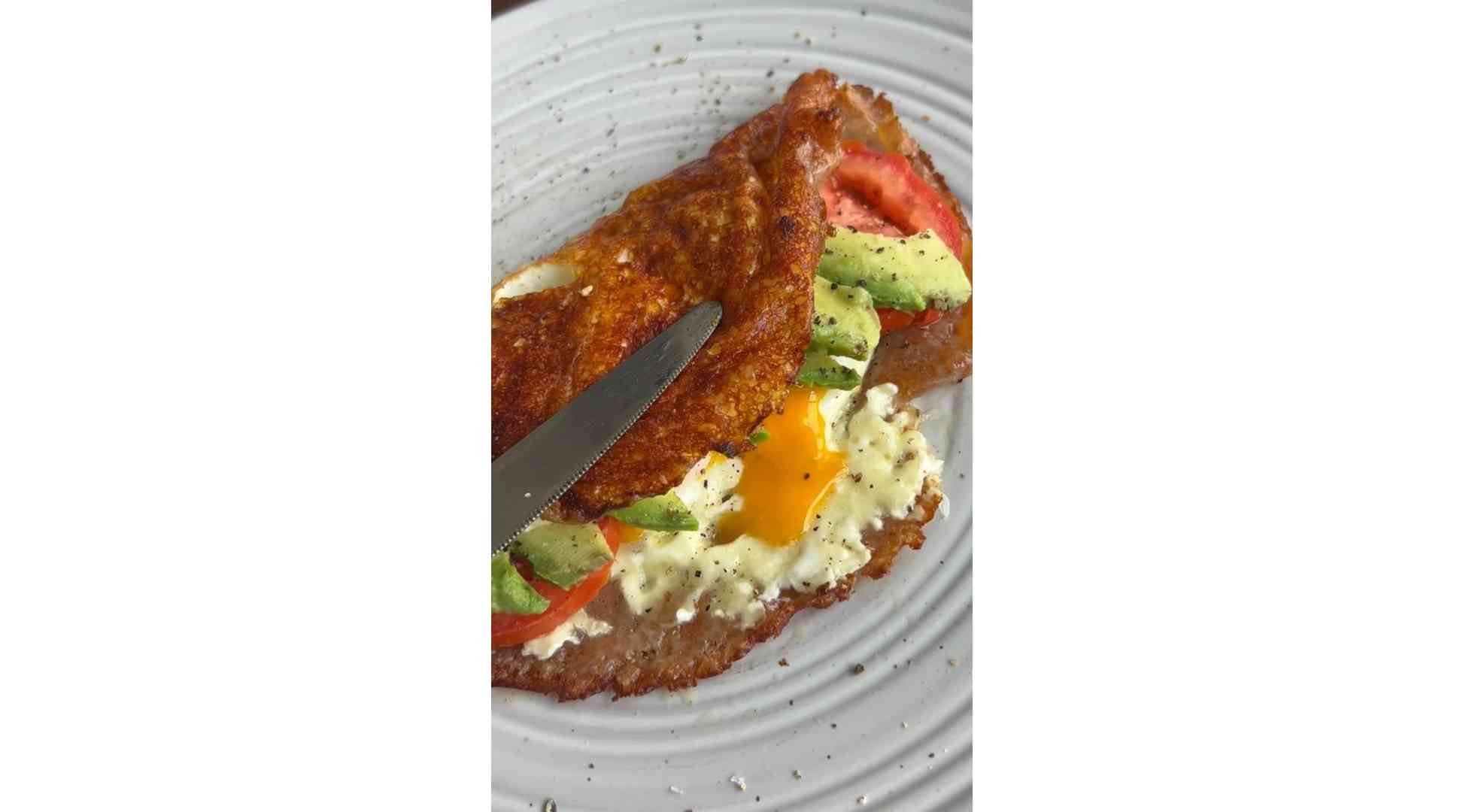 Fried egg in a cheese crust