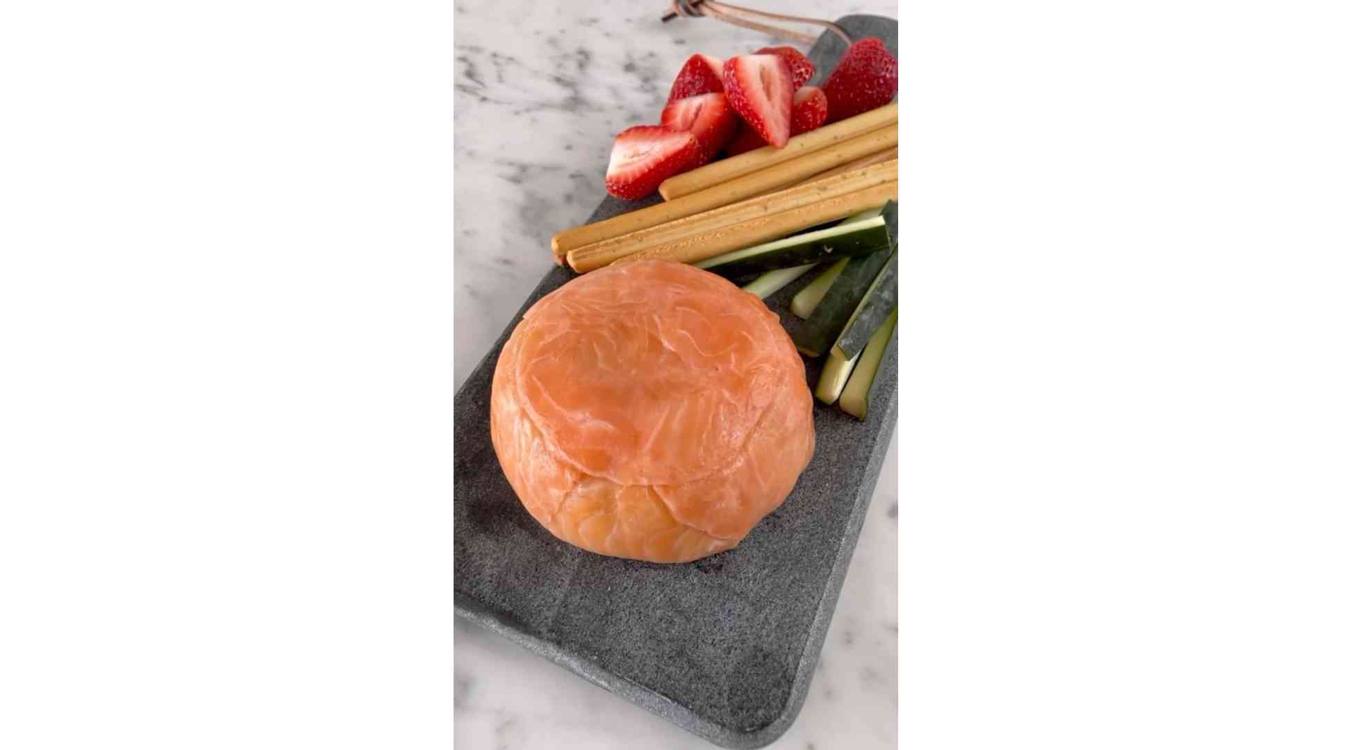SALMON AND AVOCADO BOMB