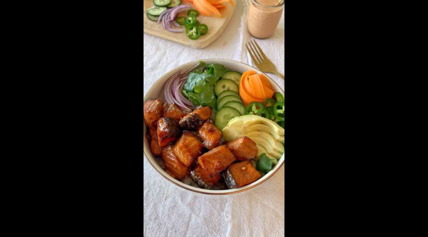 BOWL OF SALMÓN A post shared by Viridiana Navarrete (@viricookss)