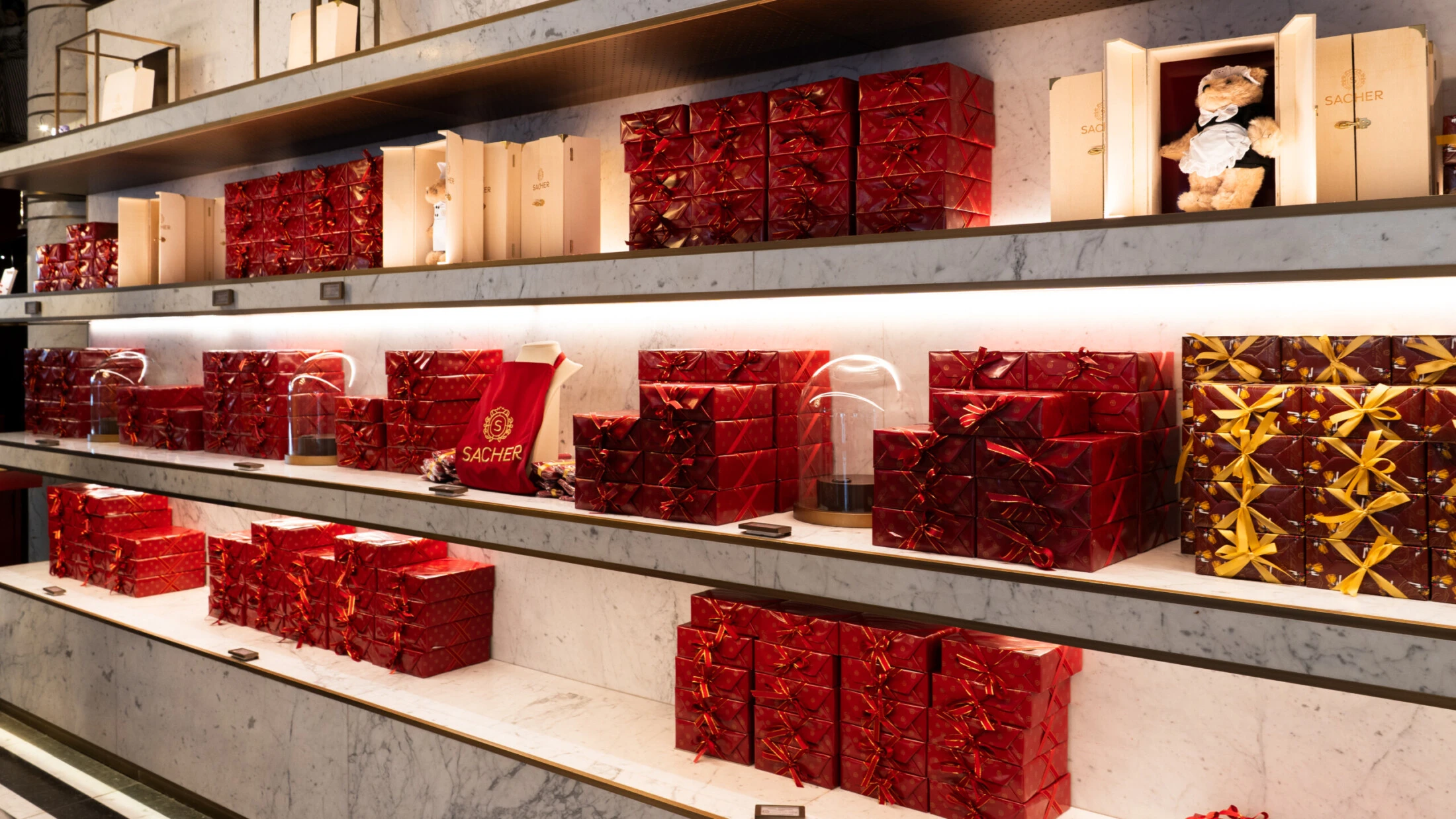 Original Sacher-Torte store | Sacher Confiserie Vienna