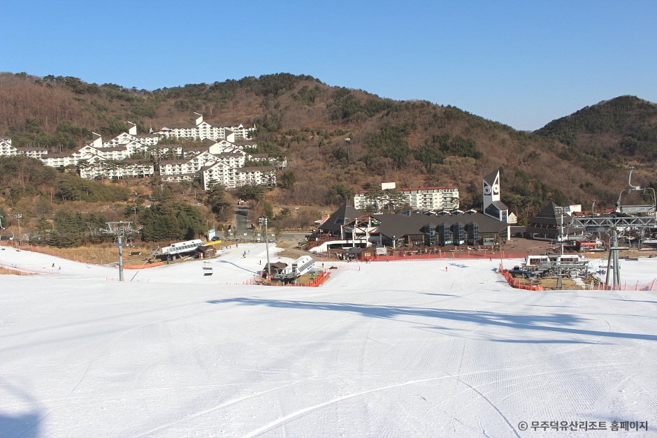 Deogyusan Ski Resort (무주덕유산리조트 스키장)- VISITKOREA