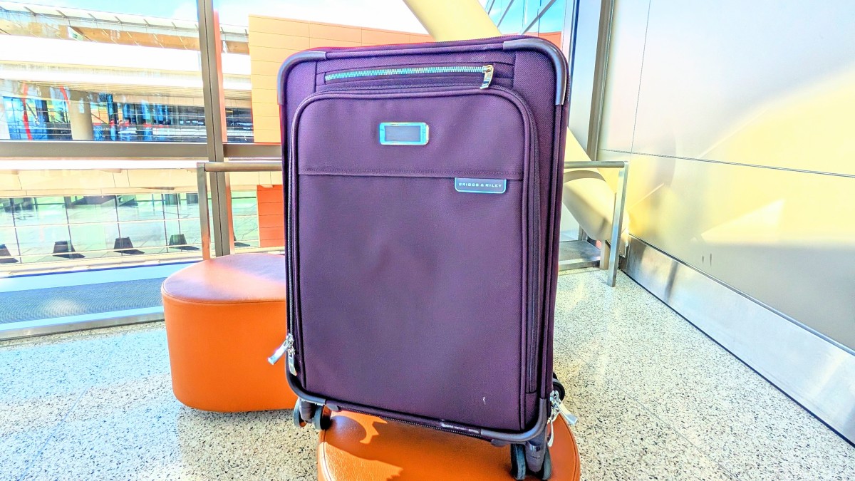Briggs & Riley Baseline Essential Spinner Review