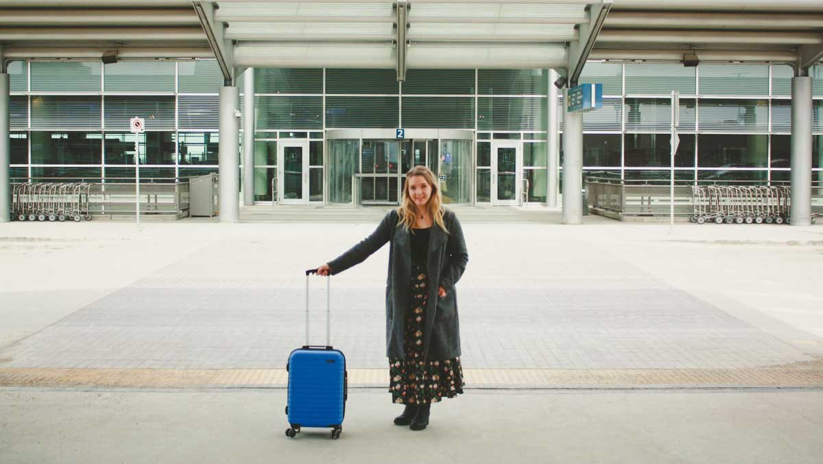 Amazon Basics Hardside Spinner Carry On Suitcase (Review)