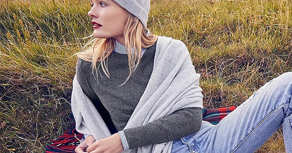The 13 Best Travel Wraps for Your Comfiest Flight Ever