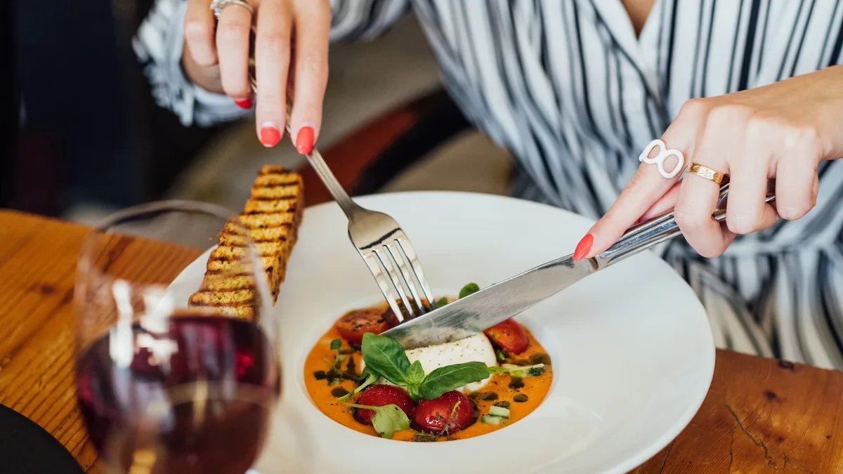 Your guide to Montréal's best bring-your-own wine restaurants | Tourisme Montréal