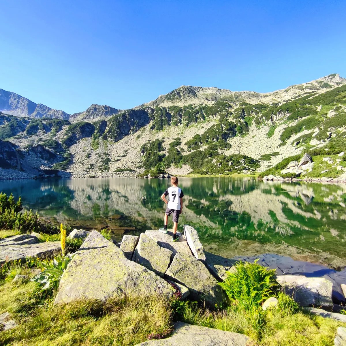 Hiking the Banderishki Lakes: From Vihren Mountain Hut to Fish Banderishko and Frog Lake in Pirin Mountain, Bulgaria