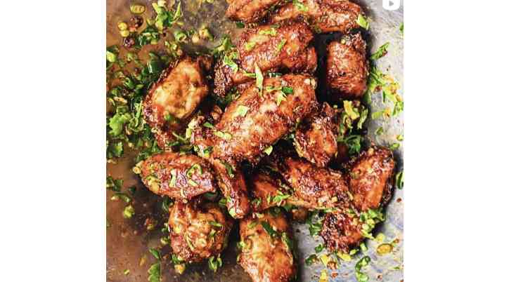  CHICKEN WINGS